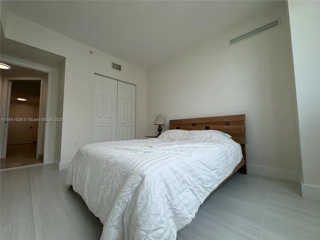 $3,950 | 1755 East Hallandale Beach Boulevard, Unit 2207E, Hallandale Beach, FL 33009