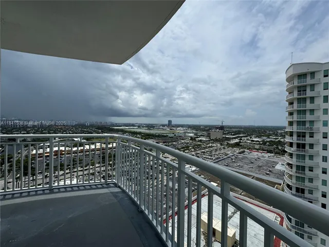 $3,950 | 1755 East Hallandale Beach Boulevard, Unit 2207E, Hallandale Beach, FL 33009