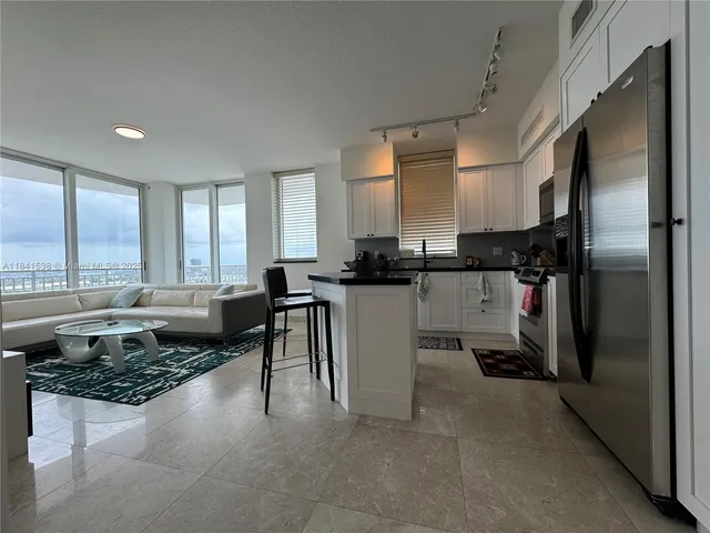 $3,950 | 1755 East Hallandale Beach Boulevard, Unit 2207E, Hallandale Beach, FL 33009