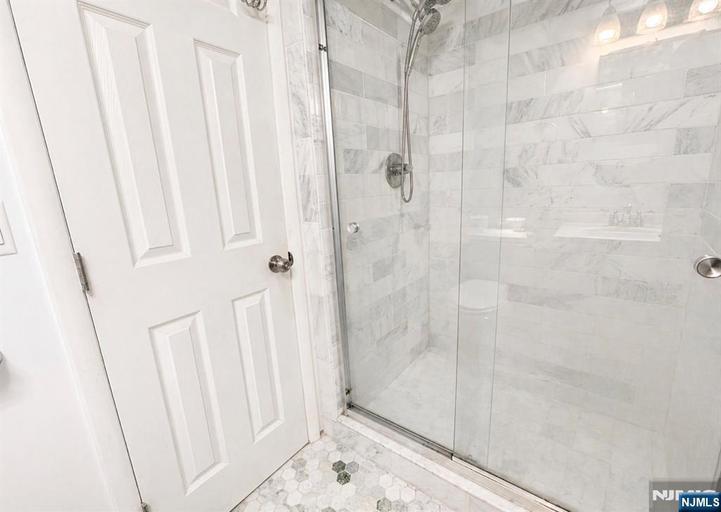 274 Seton Hall Drive Paramus, NJ 07652 - Photo 16 of 26