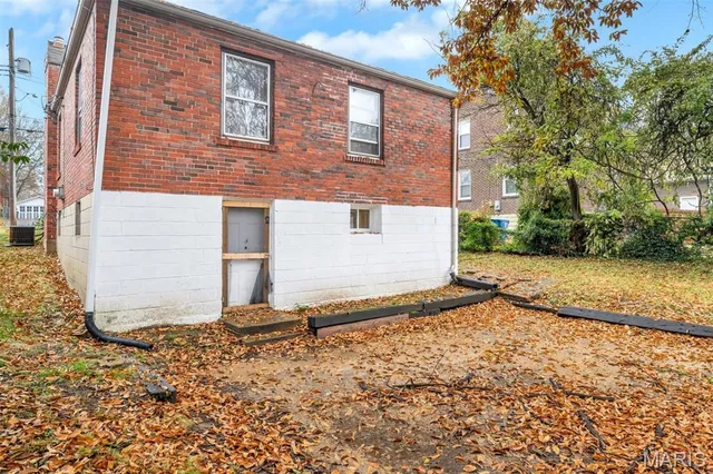 $138,500 | 9017 Tudor Avenue, Overland, MO 63114