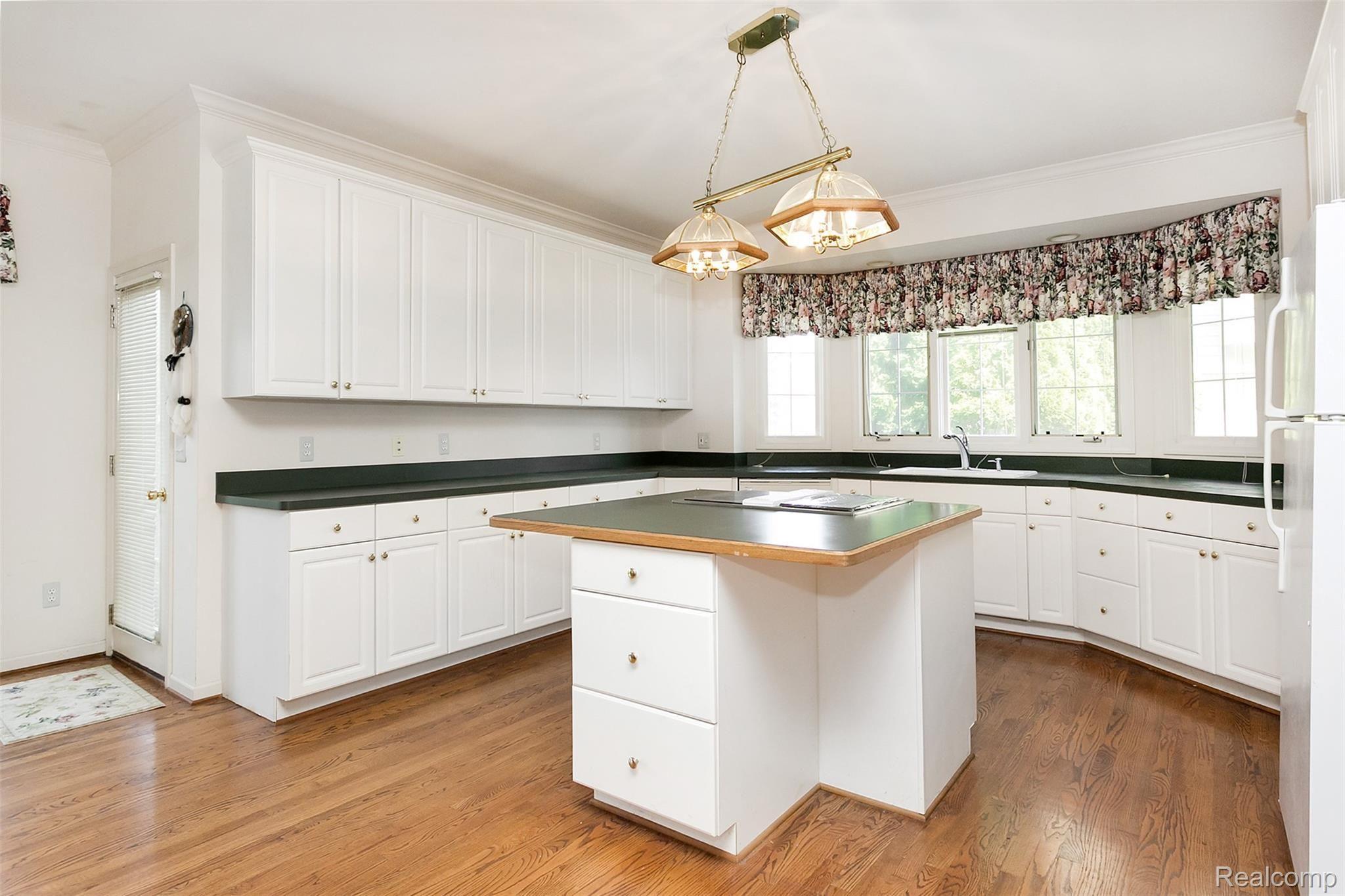2068 Mapleridge Road Rochester, MI 48309 - Photo 12 of 38 Mapleridge-12.jpg