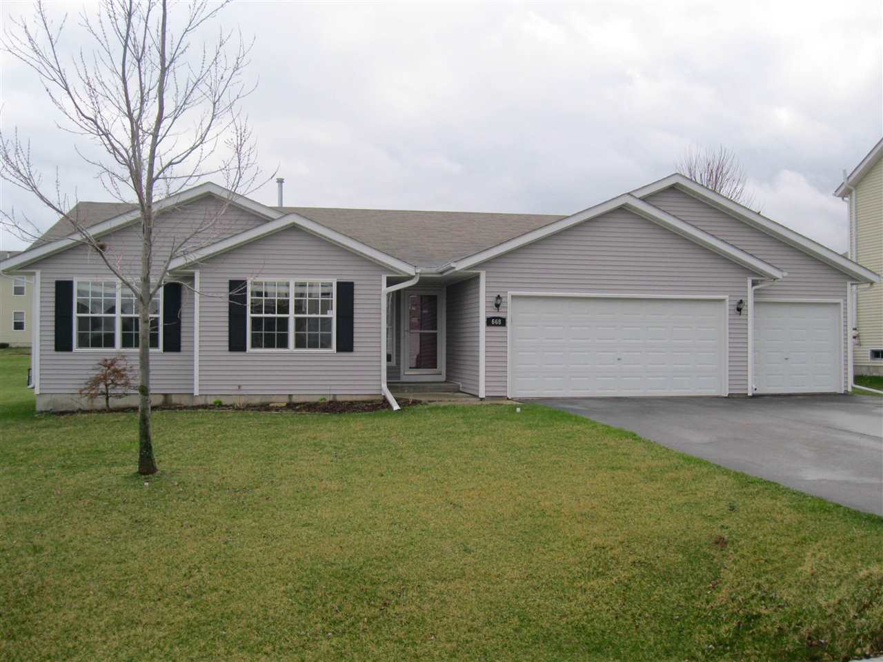 668 Merrion Road Roscoe, IL 61073 - Photo 1 of 13 Gallery Image 1
