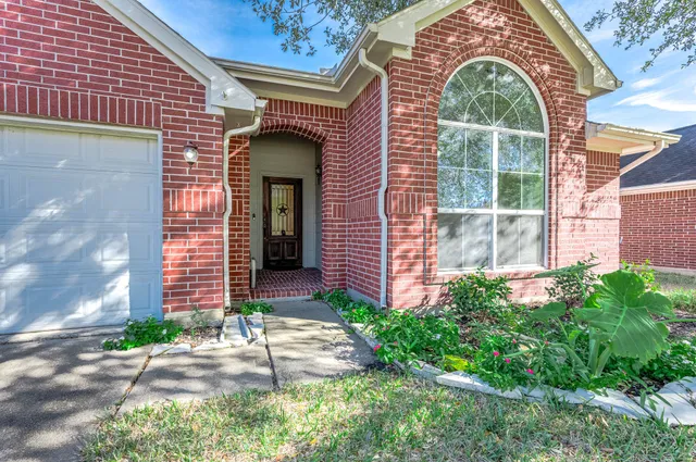 $250,000 | 6210 Newbury Drive, Katy, TX 77449