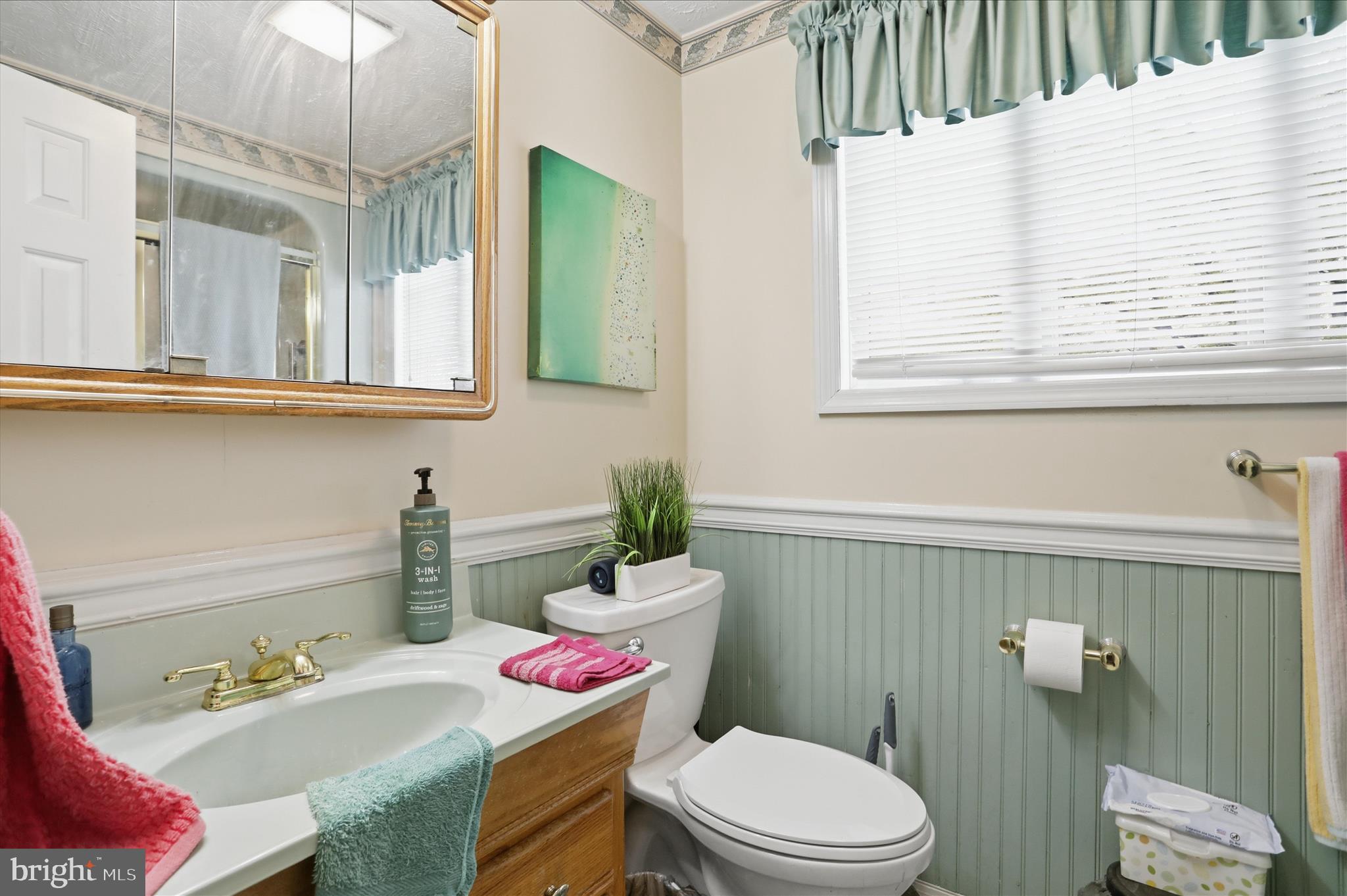 12819 Woodbine Road Southwest Cumberland, MD 21502 - Photo 36 of 69 Primary full bathroom on the upper level