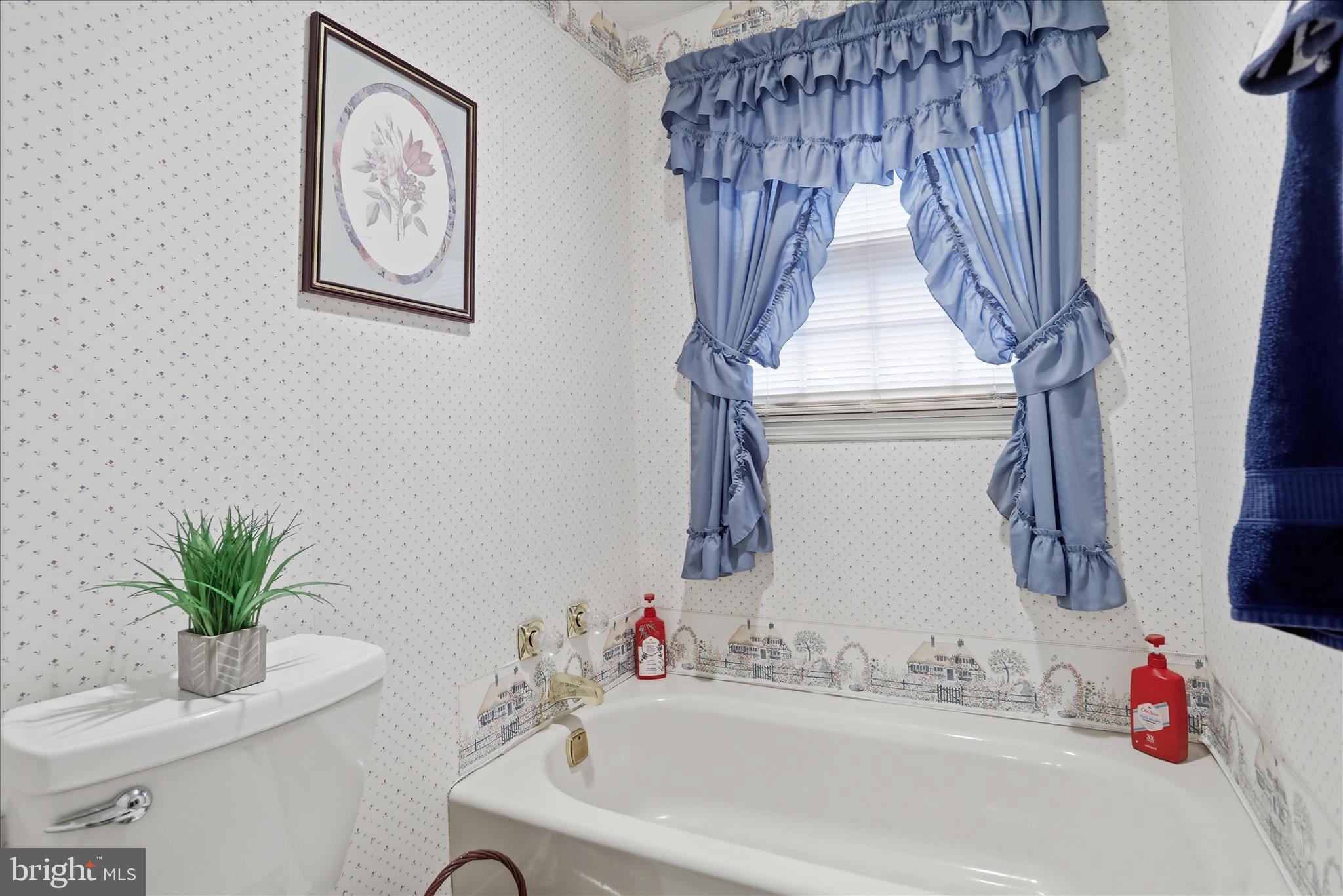 12819 Woodbine Road Southwest Cumberland, MD 21502 - Photo 40 of 69 Jack & Jill bathroom between bedrooms 3 & 4