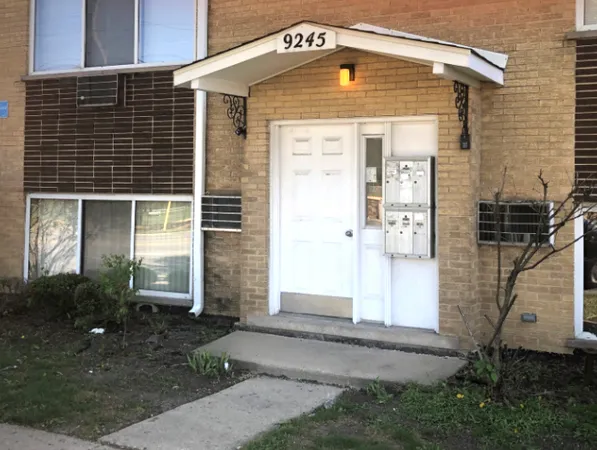 $1,700 | 9245 West Irving Park Road, Unit GE, Schiller Park, IL 60176