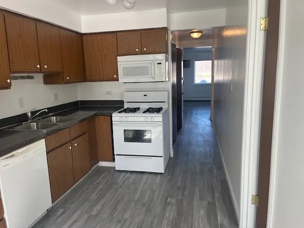 $1,700 | 9245 West Irving Park Road, Unit GE, Schiller Park, IL 60176