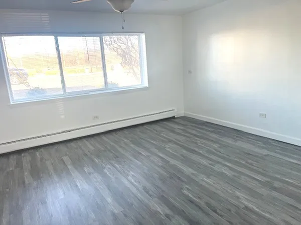 $1,700 | 9245 West Irving Park Road, Unit GE, Schiller Park, IL 60176