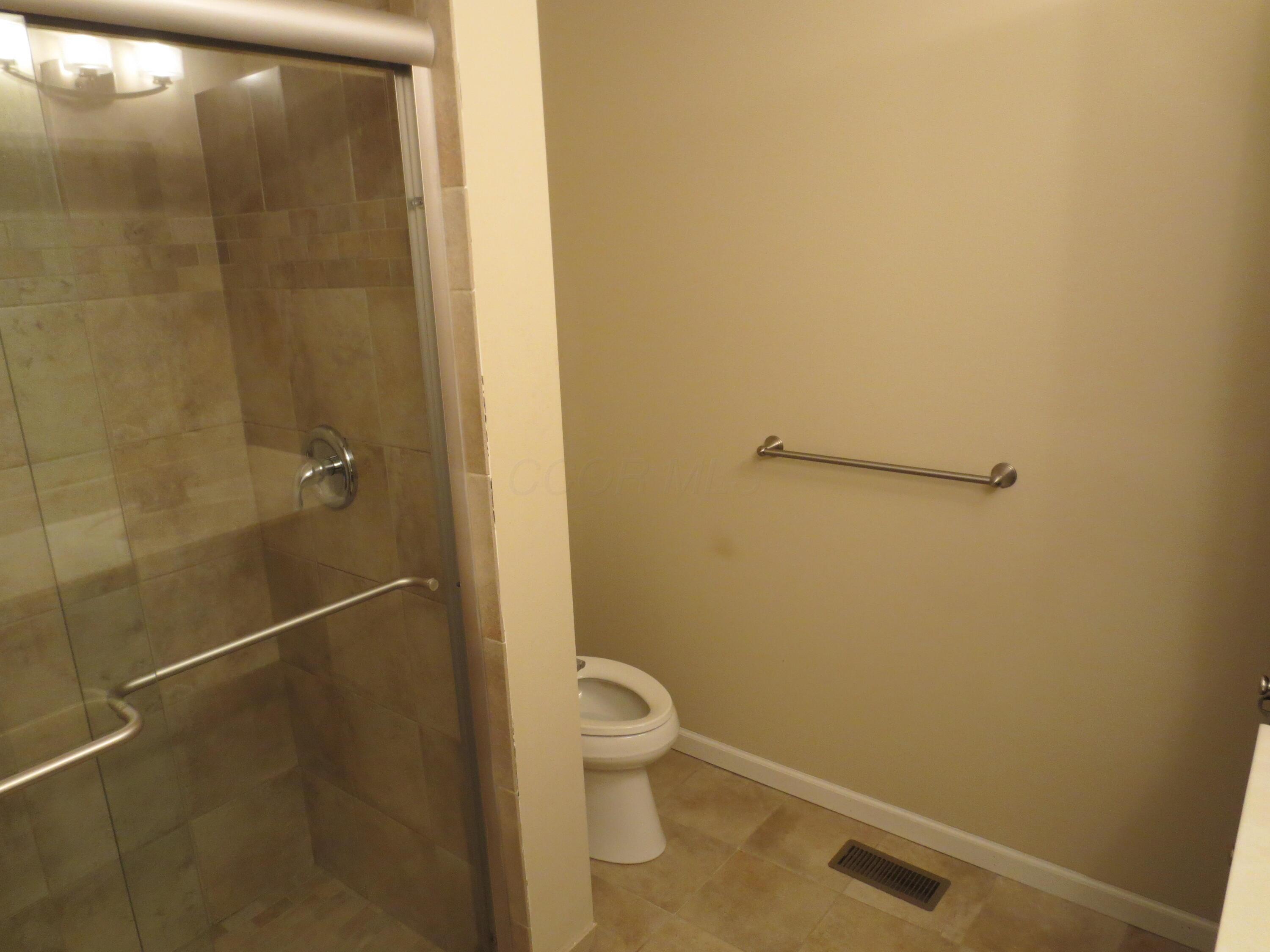 101 Merriston Circle Delaware, OH 43015 - Photo 16 of 34 Owners bathroom