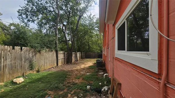 $1,200 | 1015 South Welch Street, Unit C, Denton, TX 76201
