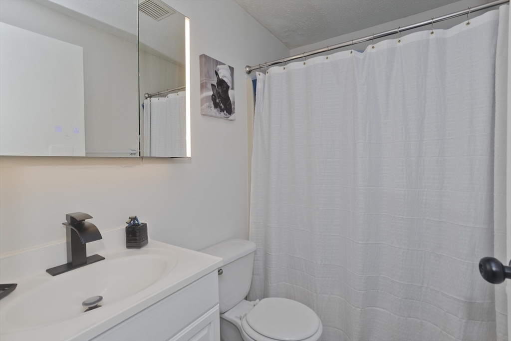 60 Chapin Street, Unit D Holyoke, MA 01040 - Photo 11 of 20