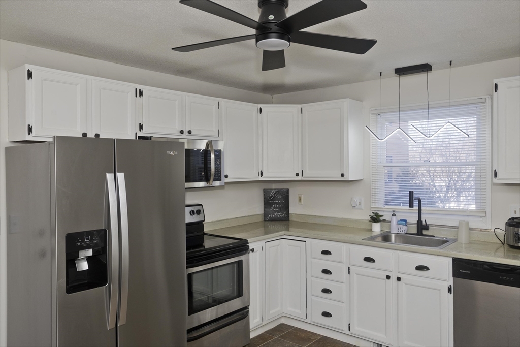 60 Chapin Street, Unit D Holyoke, MA 01040 - Photo 2 of 20