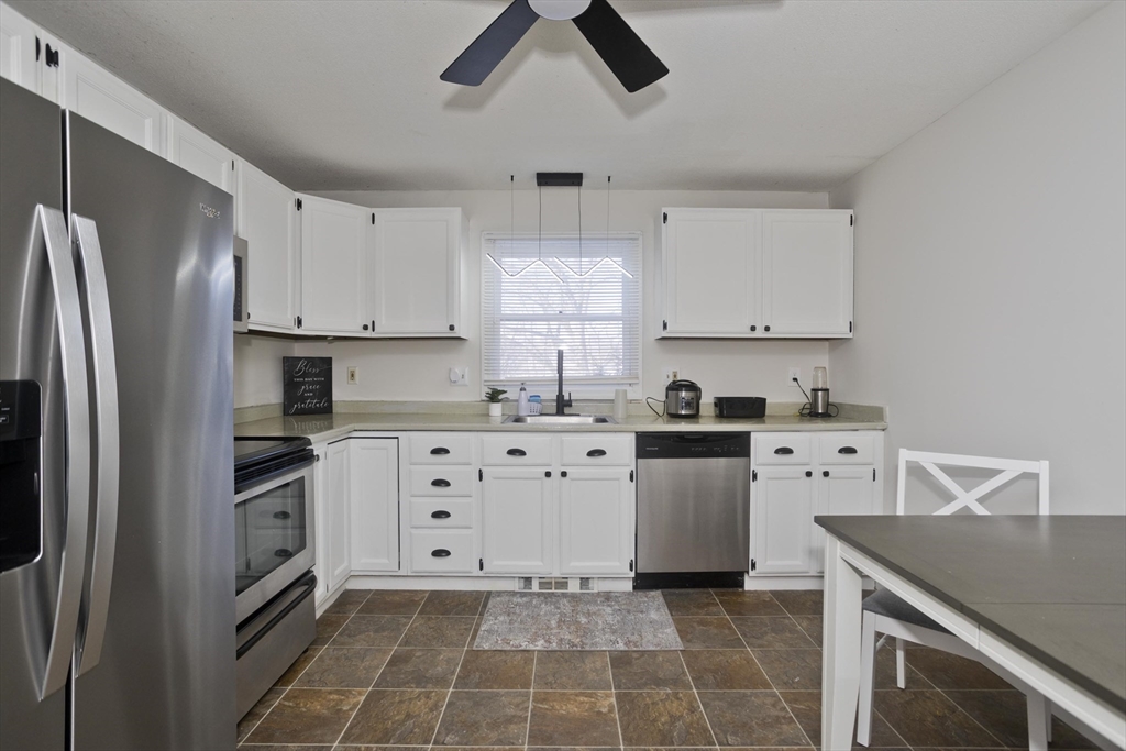 60 Chapin Street, Unit D Holyoke, MA 01040 - Photo 3 of 20