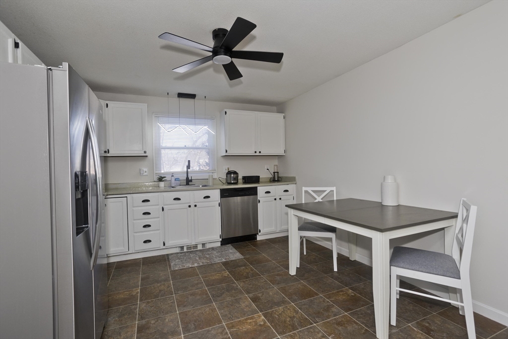 60 Chapin Street, Unit D Holyoke, MA 01040 - Photo 4 of 20