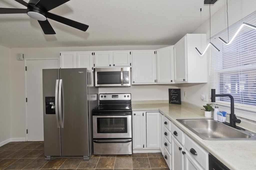 60 Chapin Street, Unit D Holyoke, MA 01040 - Photo 7 of 20