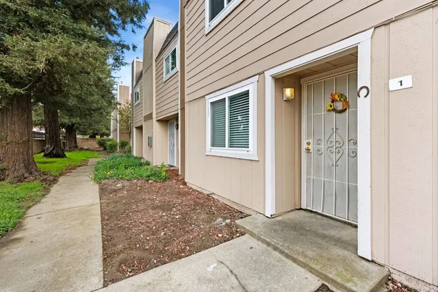 $279,900 | 7032 Fair Oaks Boulevard, Unit 1, Carmichael, CA 95608
