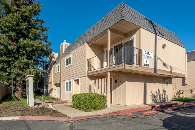 $279,900 | 7032 Fair Oaks Boulevard, Unit 1, Carmichael, CA 95608