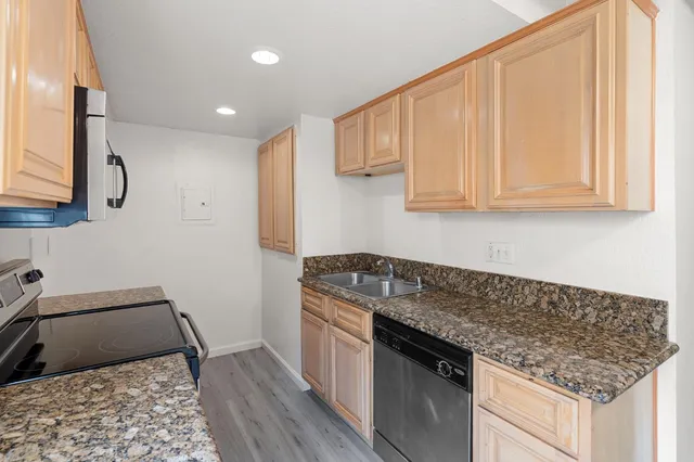 $279,900 | 7032 Fair Oaks Boulevard, Unit 1, Carmichael, CA 95608