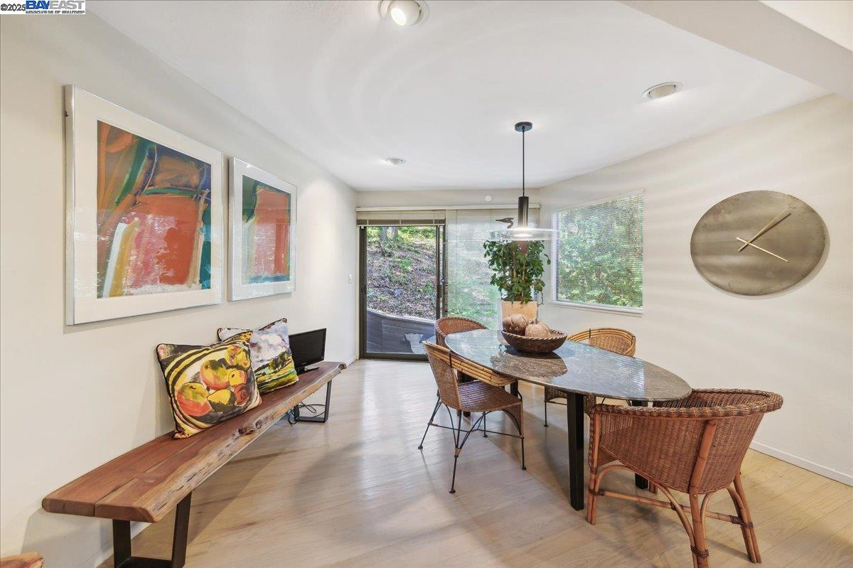 391 Oak Lane Pleasanton, CA 94566 - Photo 27 of 60 a living room with furniture and a large window