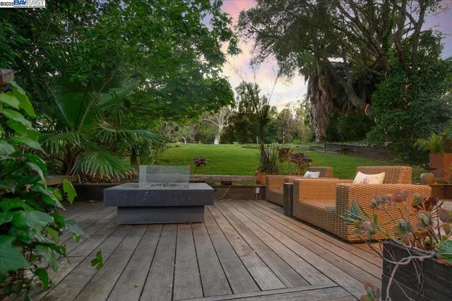 $2,095,000 | 391 Oak Lane, Pleasanton, CA 94566