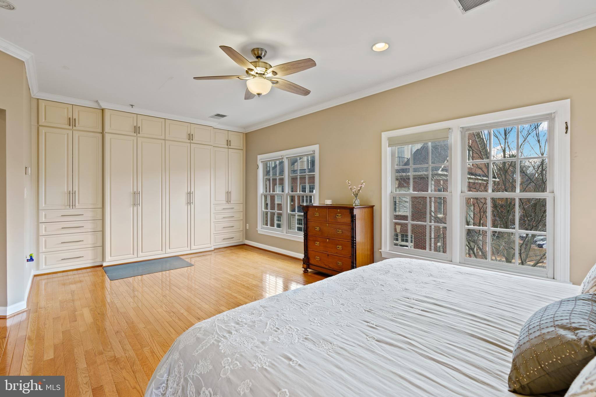 7429 Seneca Ridge Drive McLean, VA 22102 - Photo 25 of 48 Primary bedroom with wall of built-ins