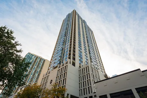$439,500 | 1122 North Clark Street, Unit 1403, Chicago, IL 60610
