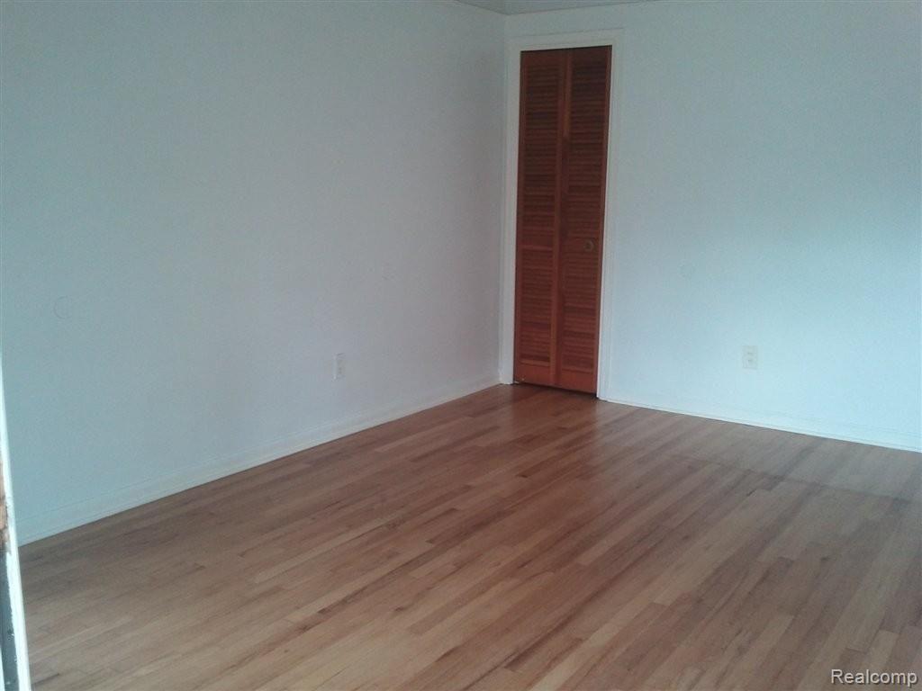5210 Chase Road Dearborn, MI 48126 - Photo 2 of 13 Liv Rm 1.jpg