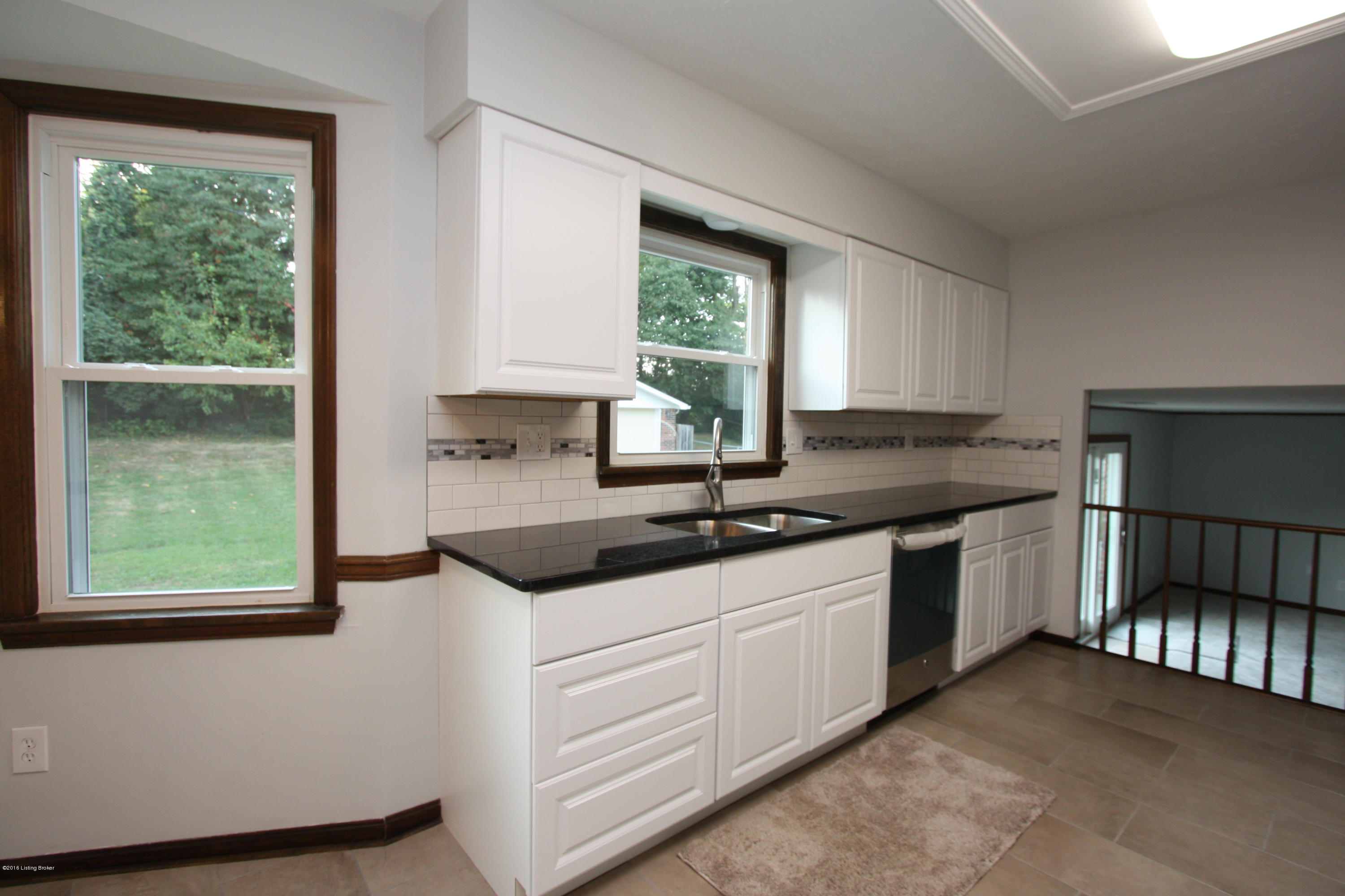 3712 Longview Road Jeffersontown, KY 40299 - Photo 4 of 35 Window above the sink so you have plenty of natural light and views of the rear yard.