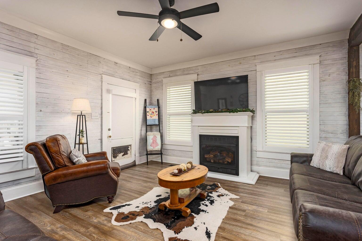 280 Main Street Dayton, TN 37321 - Photo 11 of 62 Living room