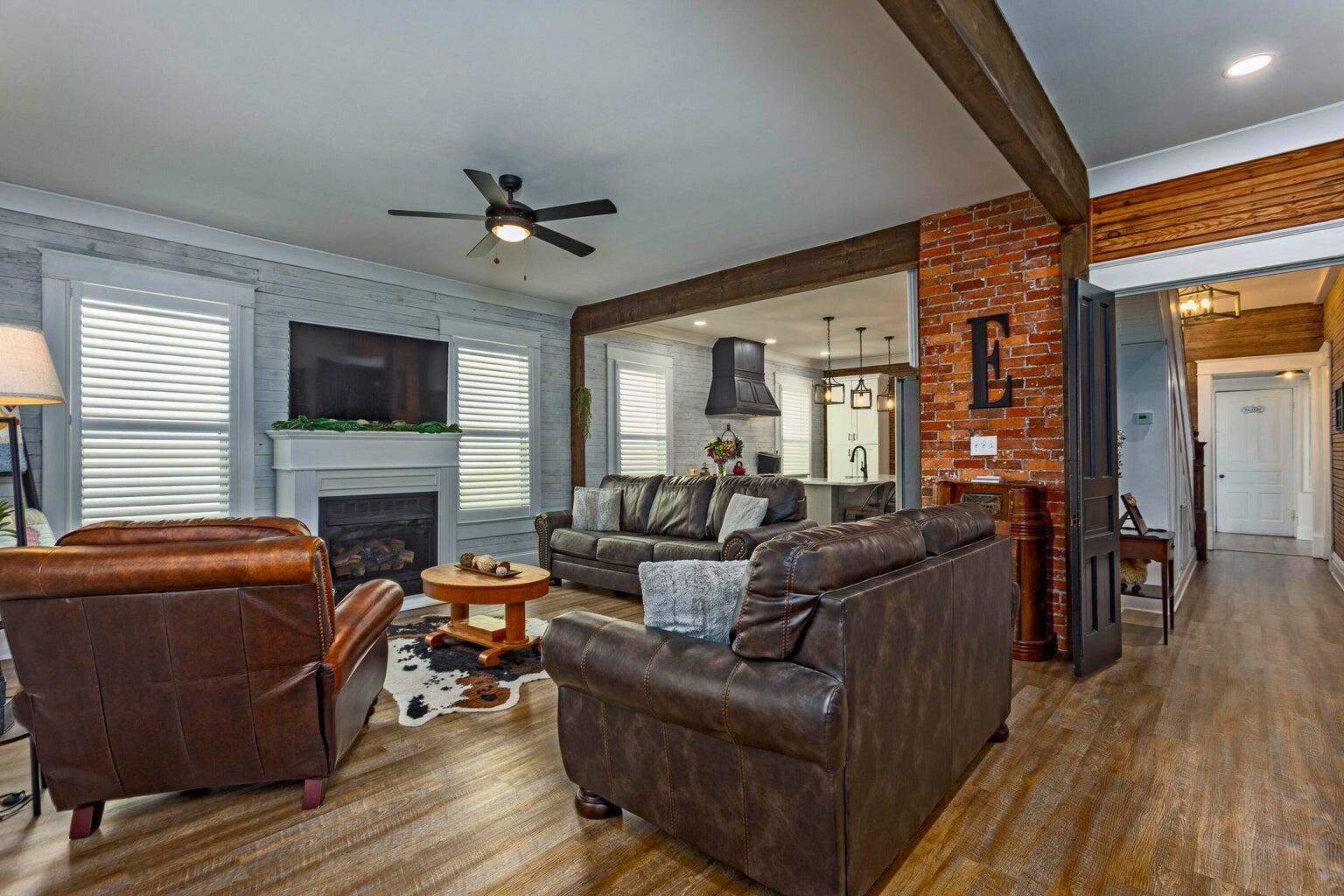 280 Main Street Dayton, TN 37321 - Photo 3 of 62 Living Room