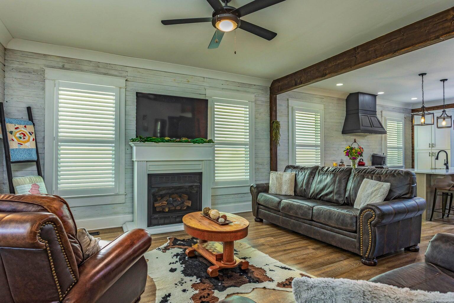 280 Main Street Dayton, TN 37321 - Photo 10 of 62 Living Room