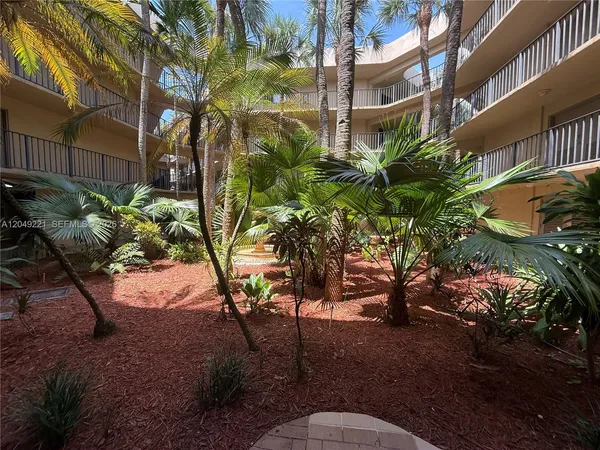 $274,500 | 8625 Northwest 8th Street, Unit 420, Miami, FL 33126