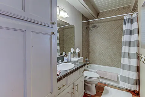 $775,000 | 401 Lake Point Drive, Horseshoe Bay, TX 78657