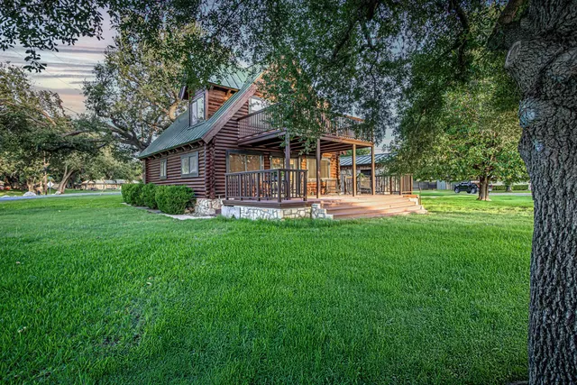 $775,000 | 401 Lake Point Drive, Horseshoe Bay, TX 78657