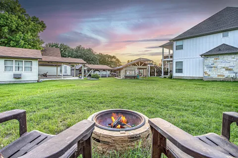 $775,000 | 401 Lake Point Drive, Horseshoe Bay, TX 78657