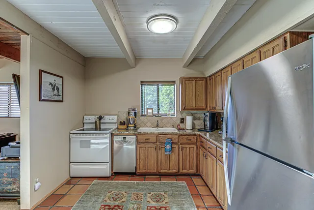 $775,000 | 401 Lake Point Drive, Horseshoe Bay, TX 78657