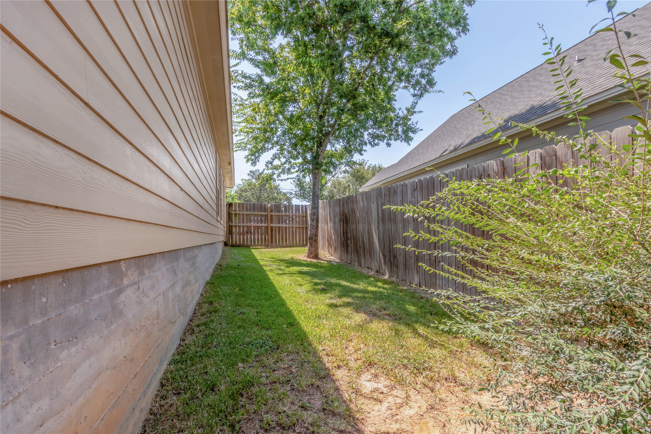 904 New York Street Bryan, TX 77803 - Photo 10 of 11 a view of a backyard with plants