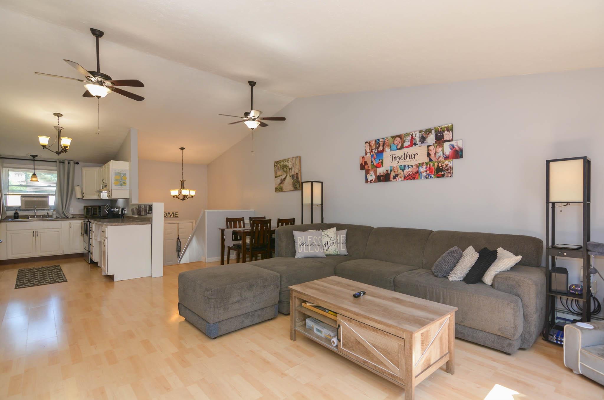 881 Mammoth Road, Unit 403 Manchester, NH 03104 - Photo 3 of 41