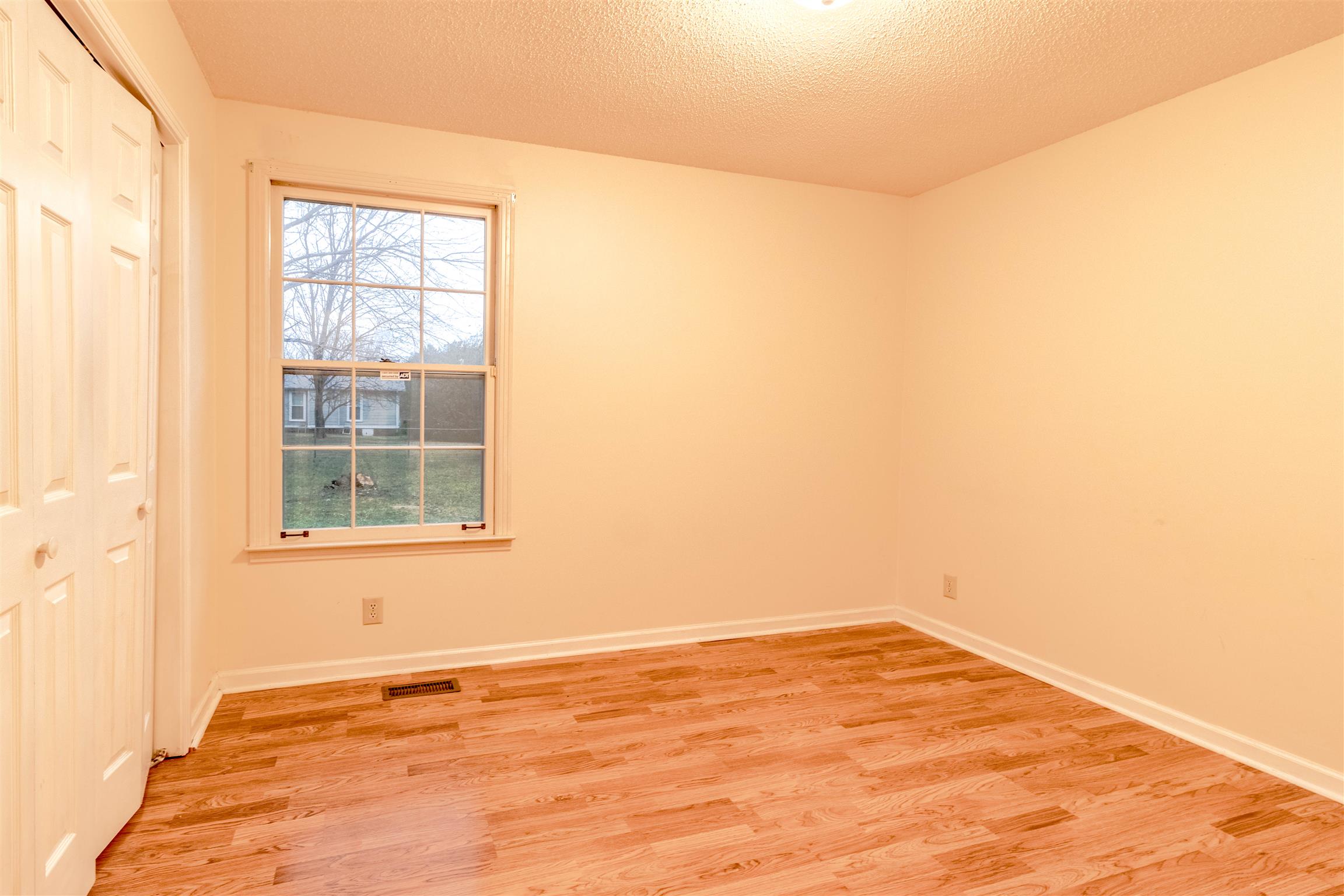 3411 Polly Drive Clarksville, TN 37042 - Photo 13 of 20 an empty room with a window