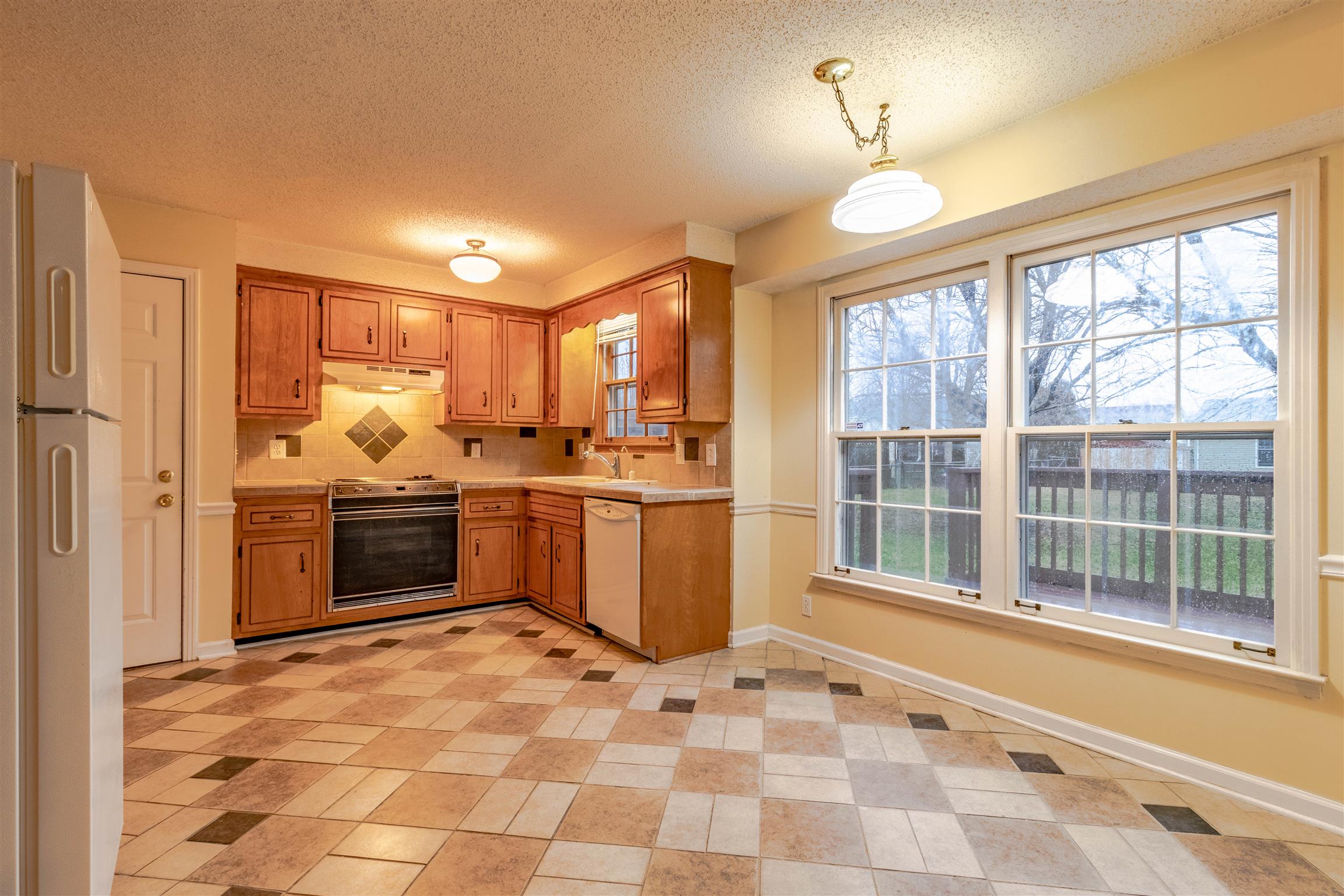 3411 Polly Drive Clarksville, TN 37042 - Photo 8 of 20 a kitchen with a stove a sink and a refrigerator