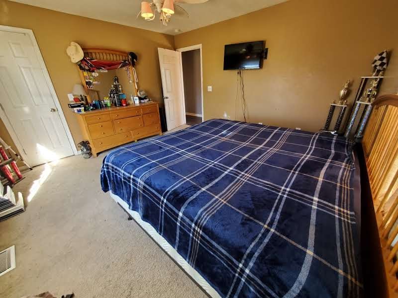 573 Womack Road Bethpage, TN 37022 - Photo 17 of 21 a bedroom with bed and window