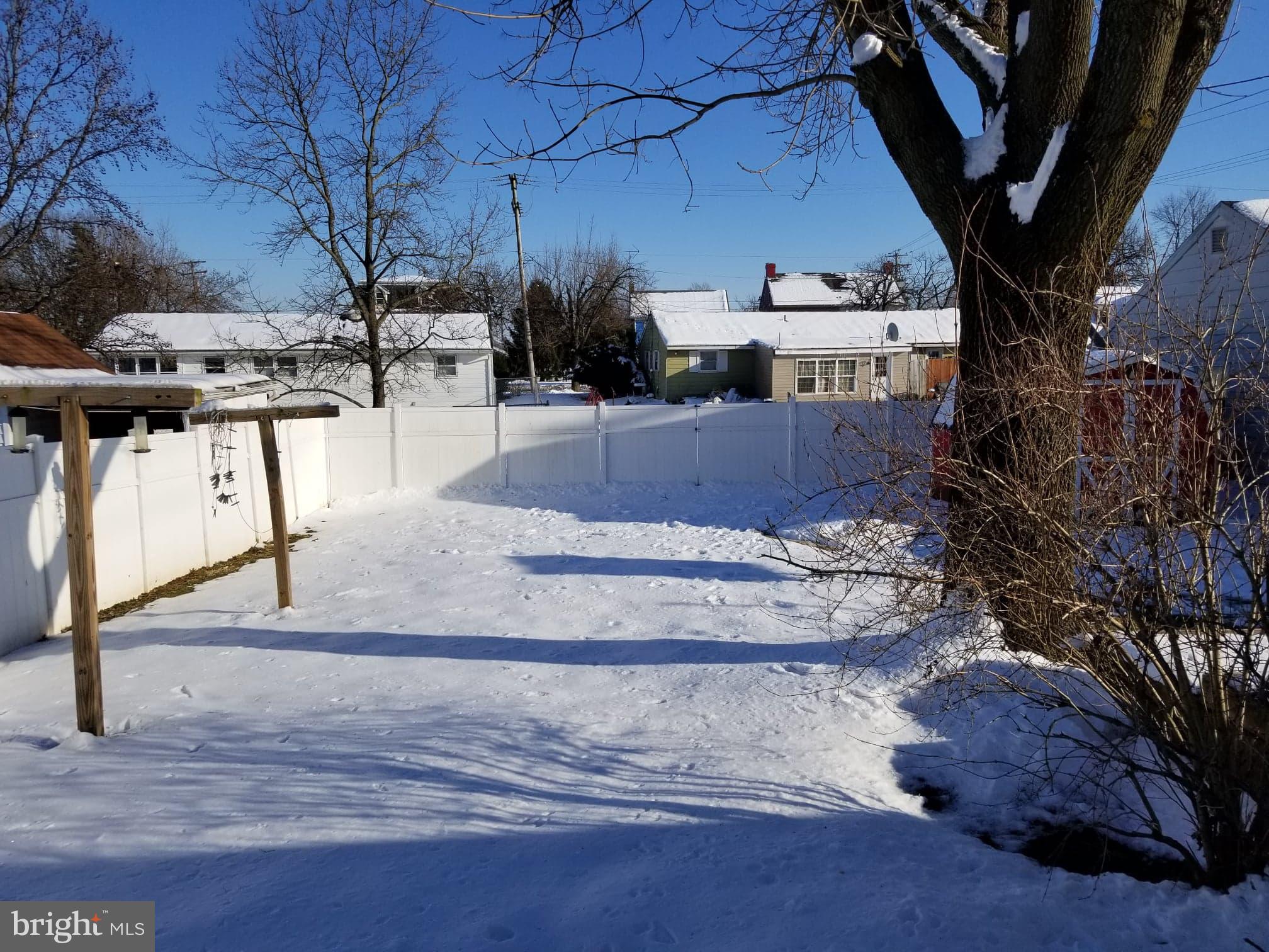 16 Rachael Road Dover, PA 17315 - Photo 2 of 6 Privacy Fence