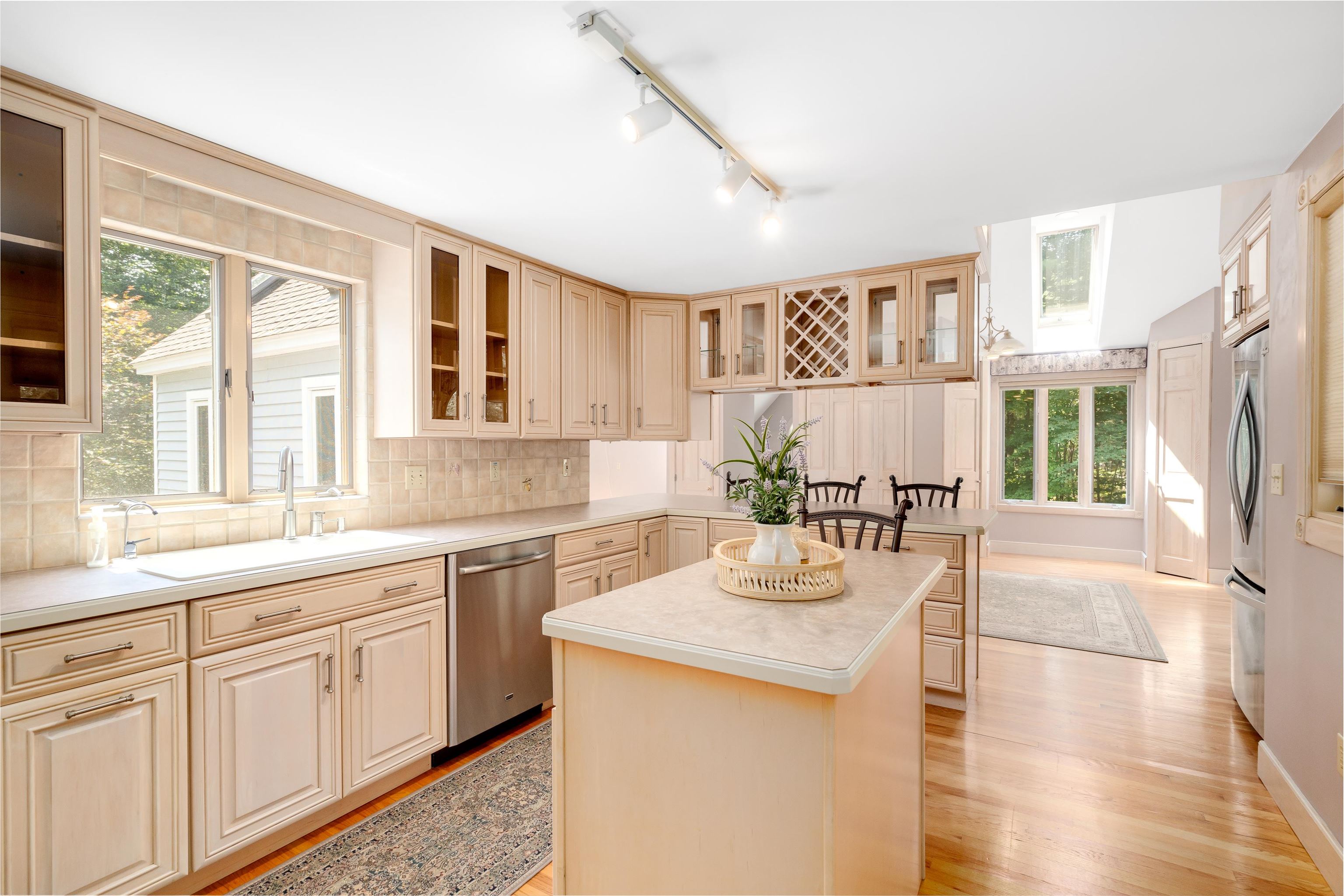 21 Norwood Road Salem, NH 03079 - Photo 6 of 40