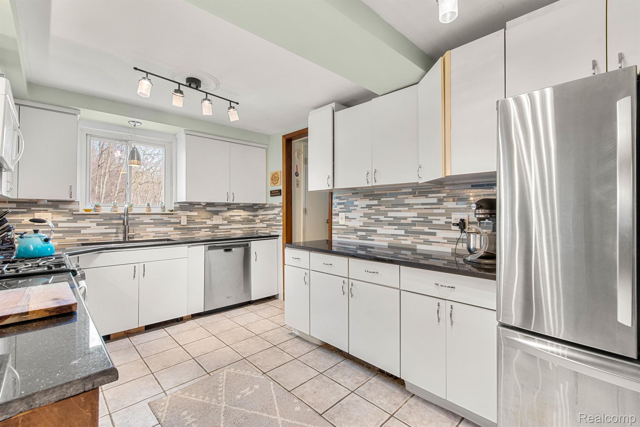 2444 Porter Road White Lake, MI 48383 - Photo 10 of 44 Gallery Image 10