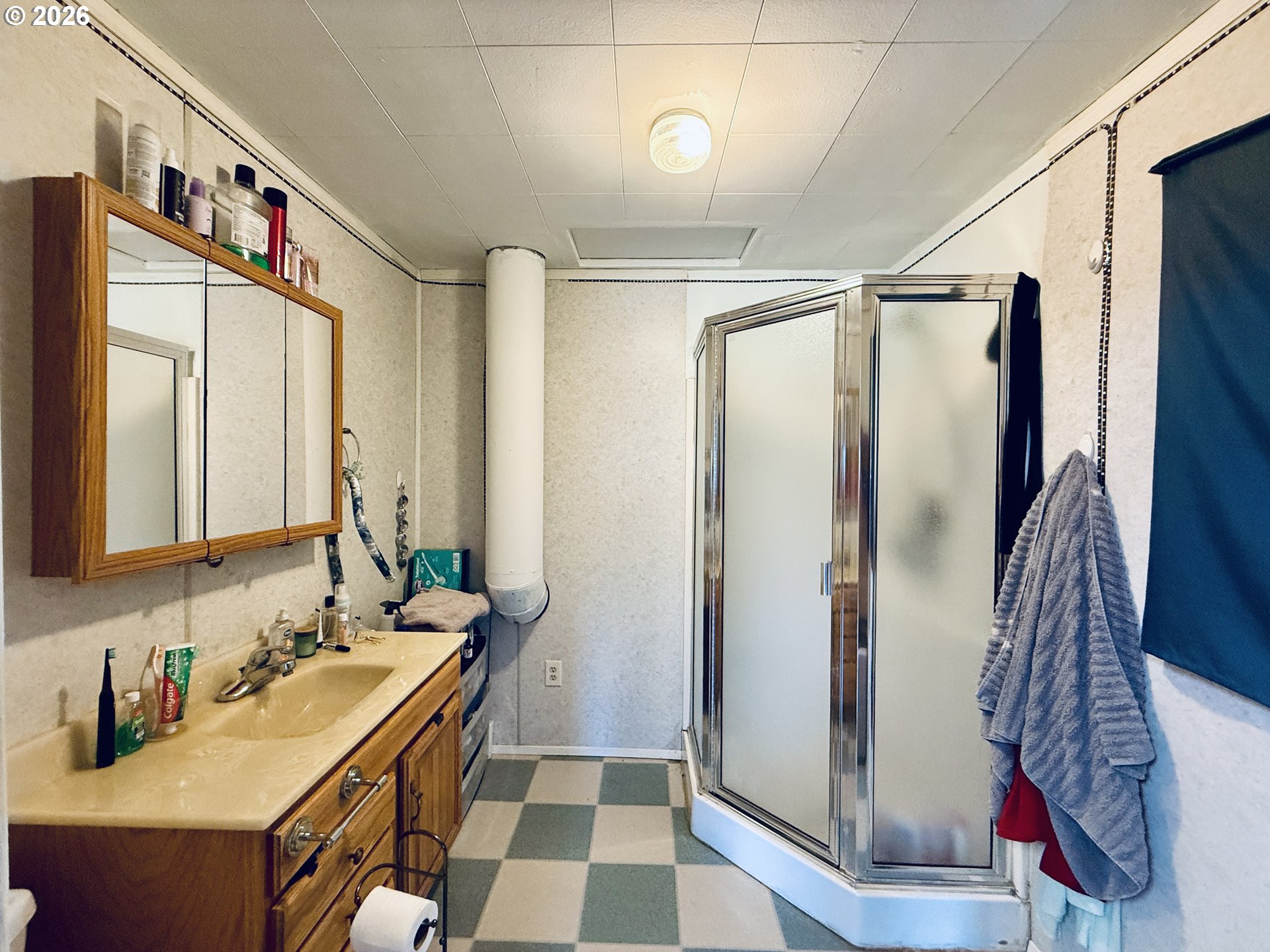105 Timberline Drive Castle Rock, WA 98611 - Photo 16 of 21 a bathroom with a sink a mirror and a shower