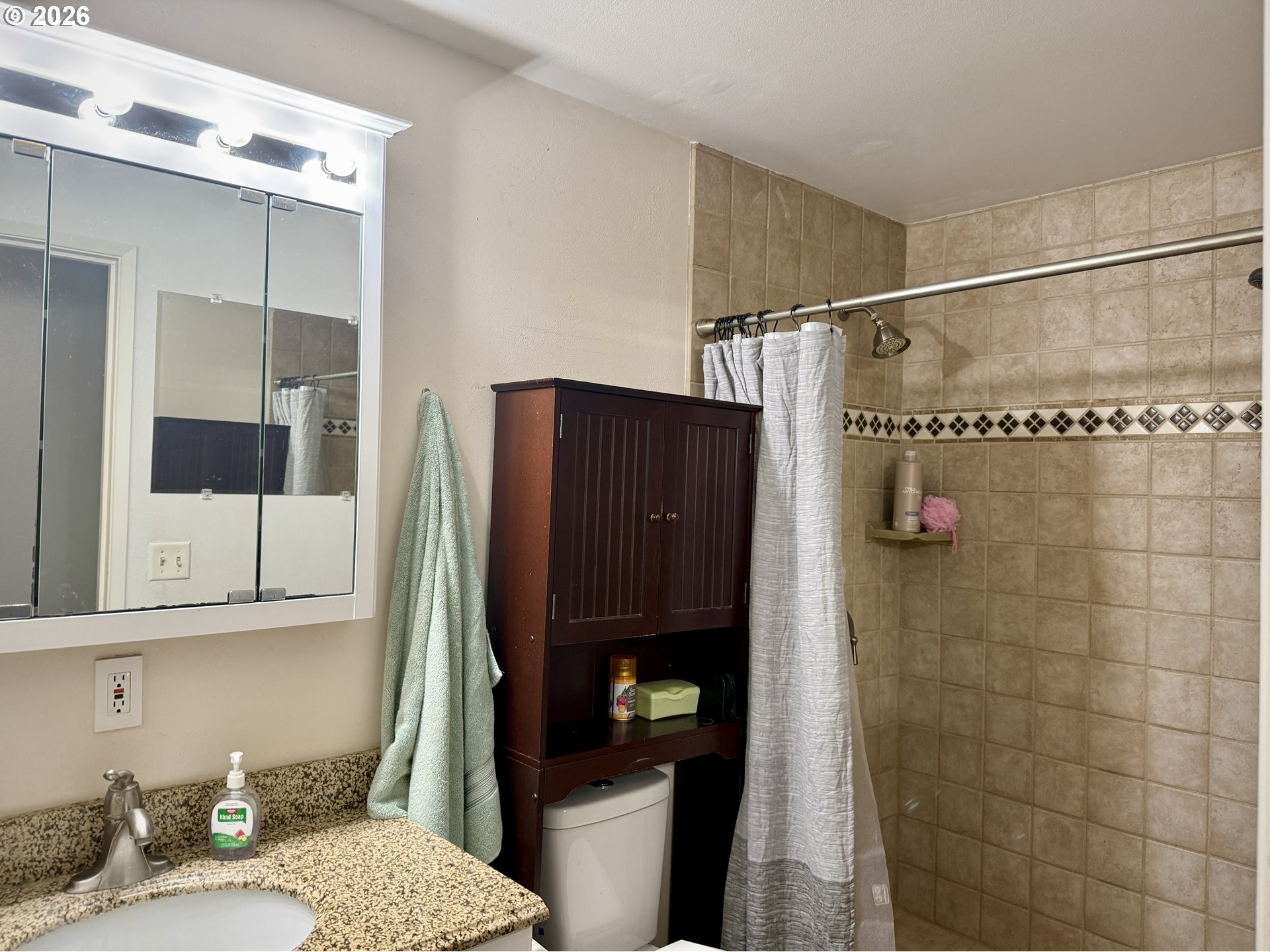 105 Timberline Drive Castle Rock, WA 98611 - Photo 10 of 21 a bathroom with a sink and a mirror