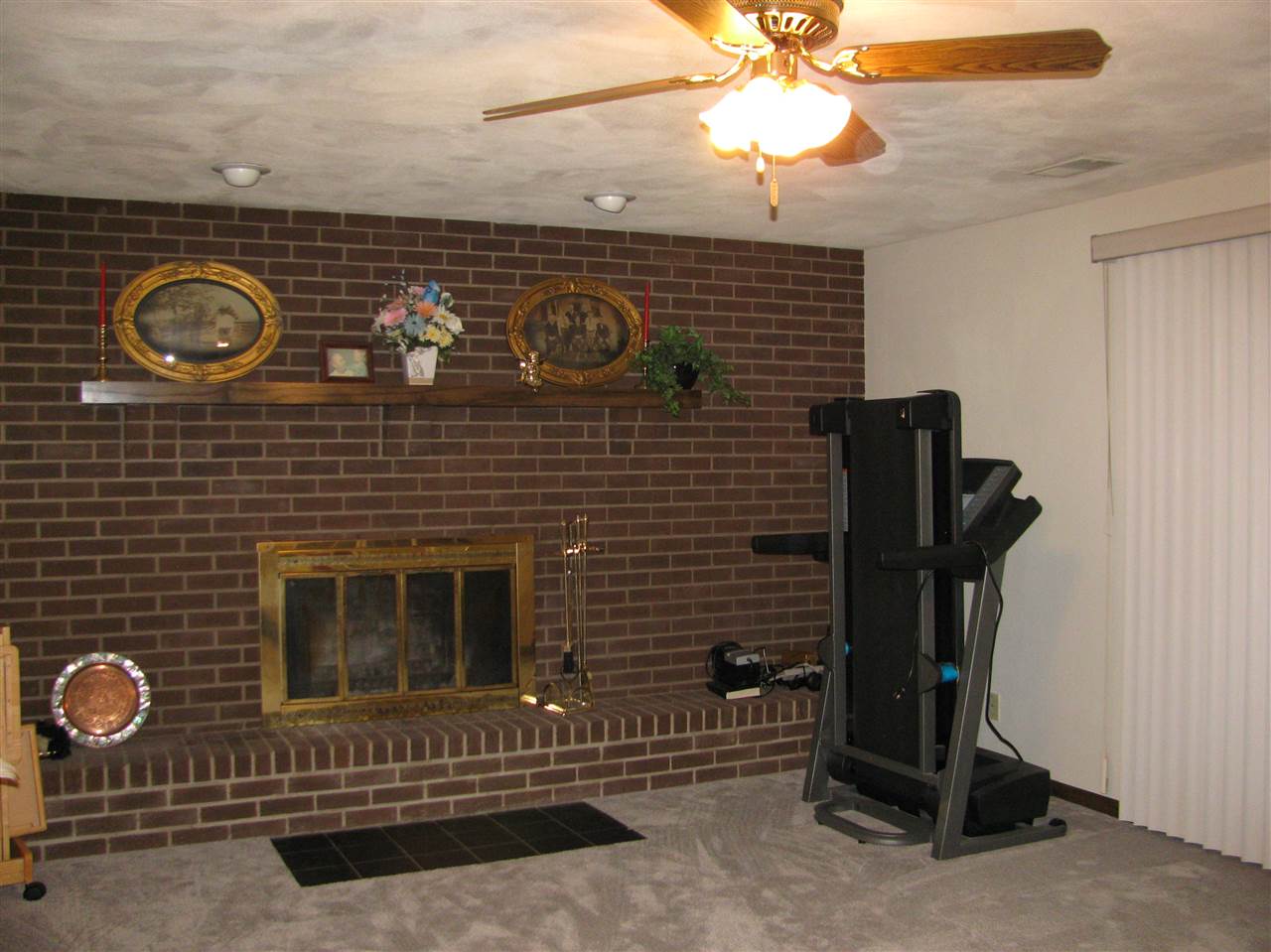 572 Baintree Road Lake Summerset, IL 61019 - Photo 20 of 24 a view of an entryway with a fireplace