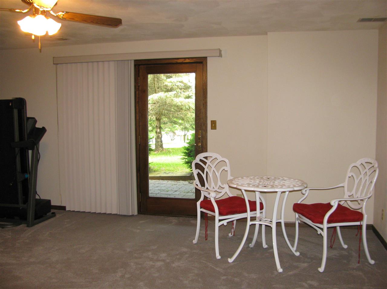572 Baintree Road Lake Summerset, IL 61019 - Photo 21 of 24 a dining room with furniture and a window