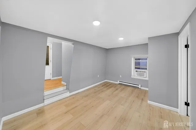 $1,700 | 194 High Street, Unit 3, Perth Amboy, NJ 08861